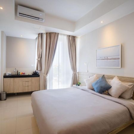 Bali Bustle Pararaton Coliving And Coworking Space Legian  Exterior photo