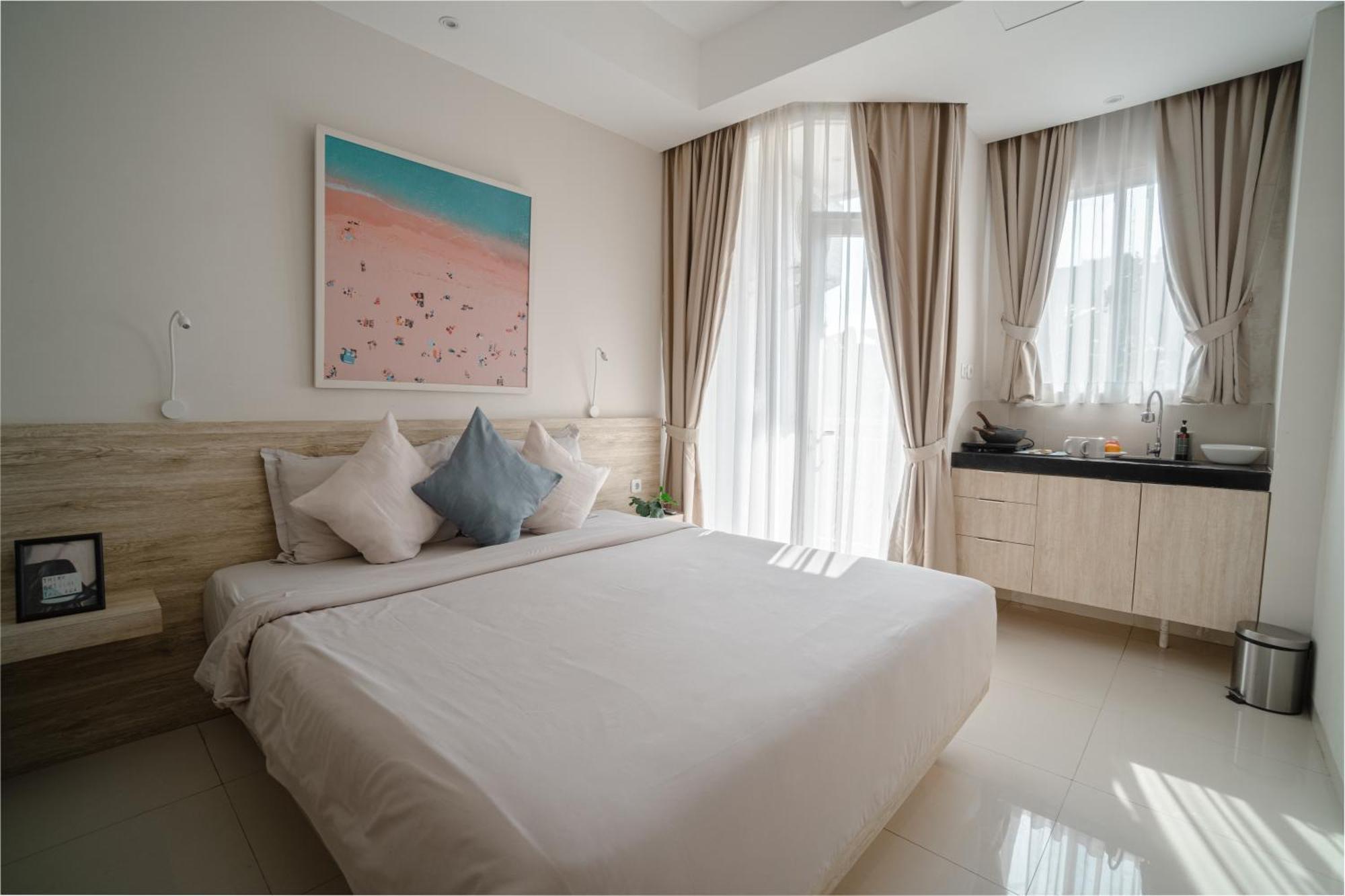 Bali Bustle Pararaton Coliving And Coworking Space Legian  Exterior photo