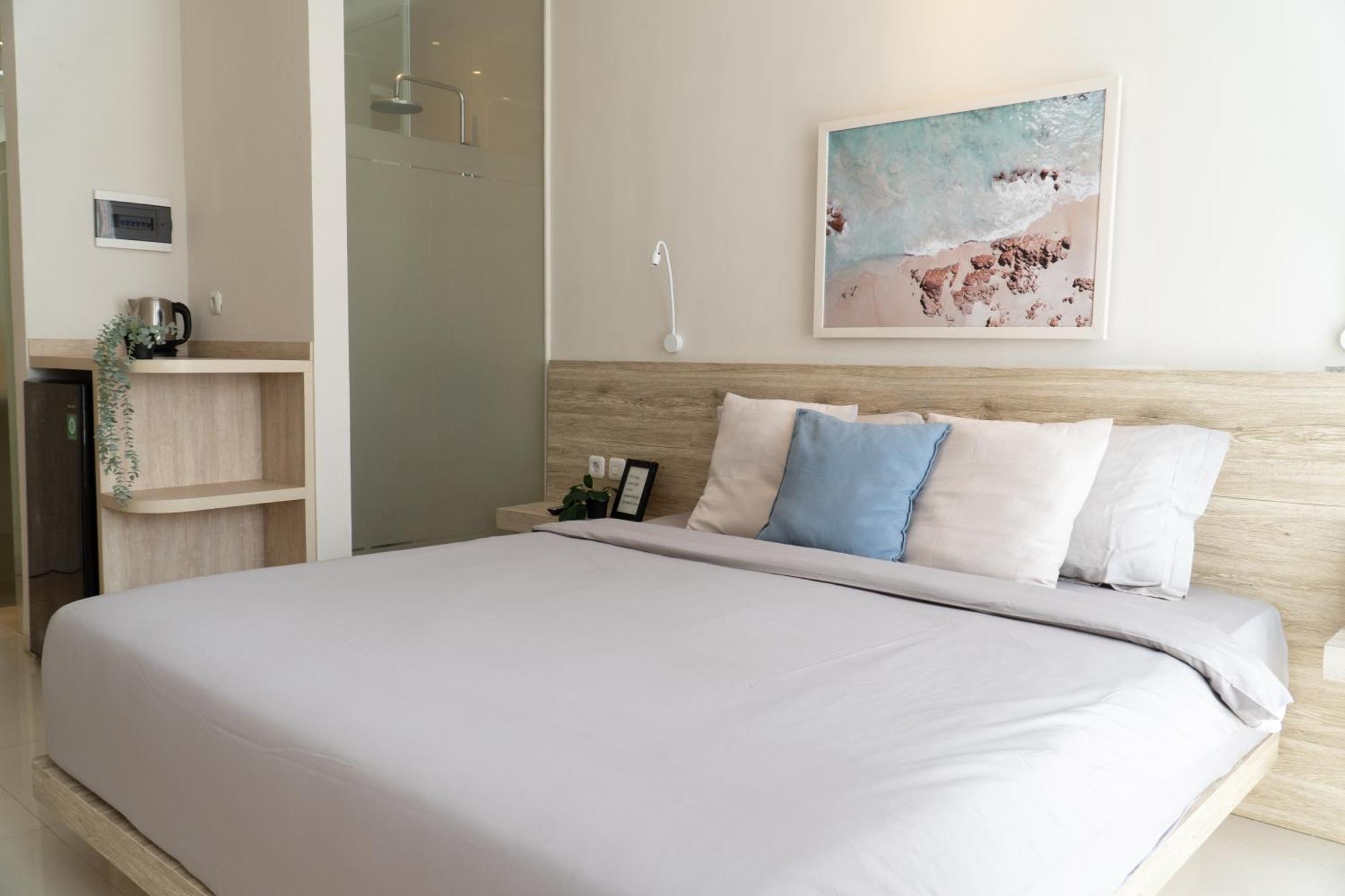 Bali Bustle Pararaton Coliving And Coworking Space Legian  Exterior photo