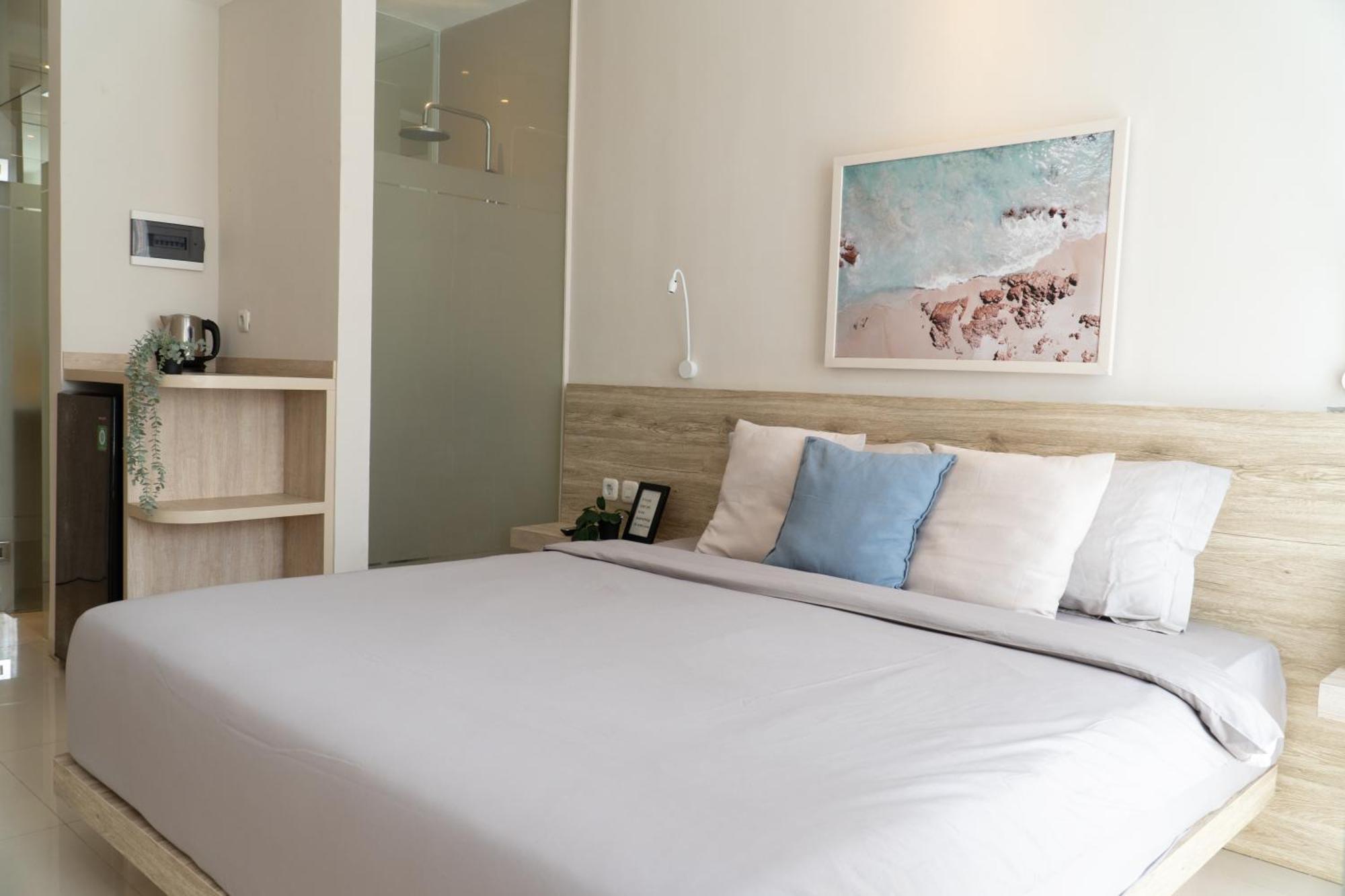 Bali Bustle Pararaton Coliving And Coworking Space Legian  Exterior photo