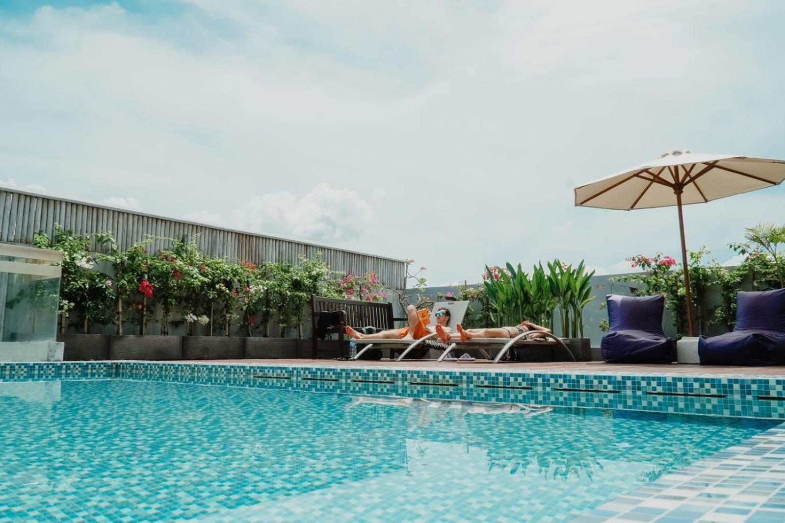 Bali Bustle Pararaton Coliving And Coworking Space Legian  Exterior photo